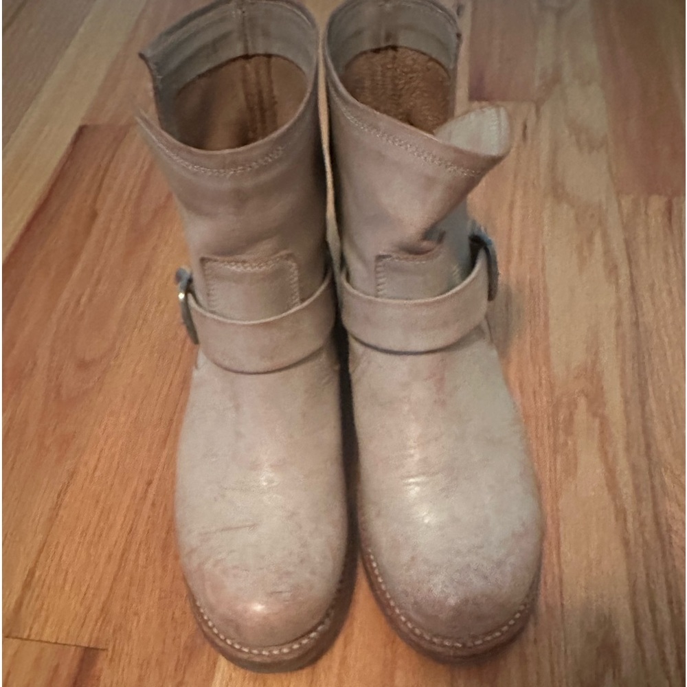 Frye Veronica Leather Bootie Size 8.5…natural…slight wear in toe…worn 10 times